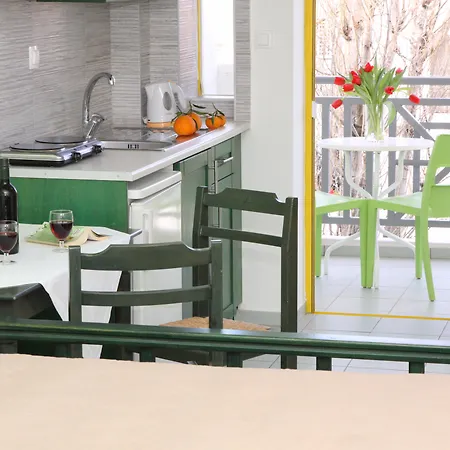 Apollon Aparthotel 3*